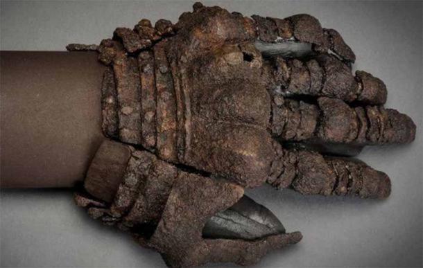 Armored glove found at Visby. (Gabriel Hildebrand)