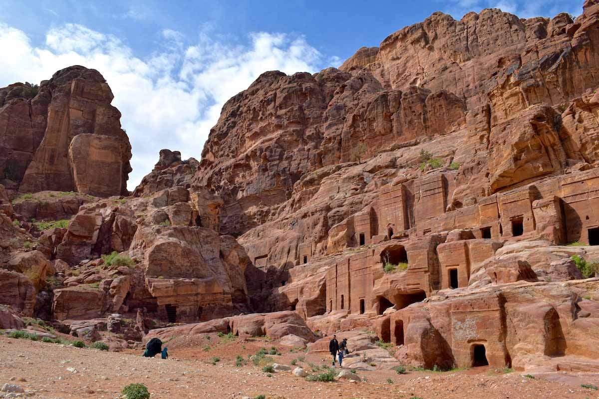 petra jordan temples rocks