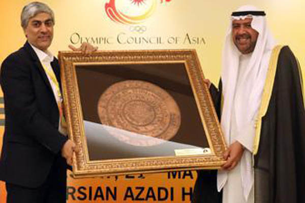 اهدای جام ارجان به رئیس شورای المپیک آسیا - خبرگزاری مهر | اخبار ایران و  جهان | Mehr News Agency
