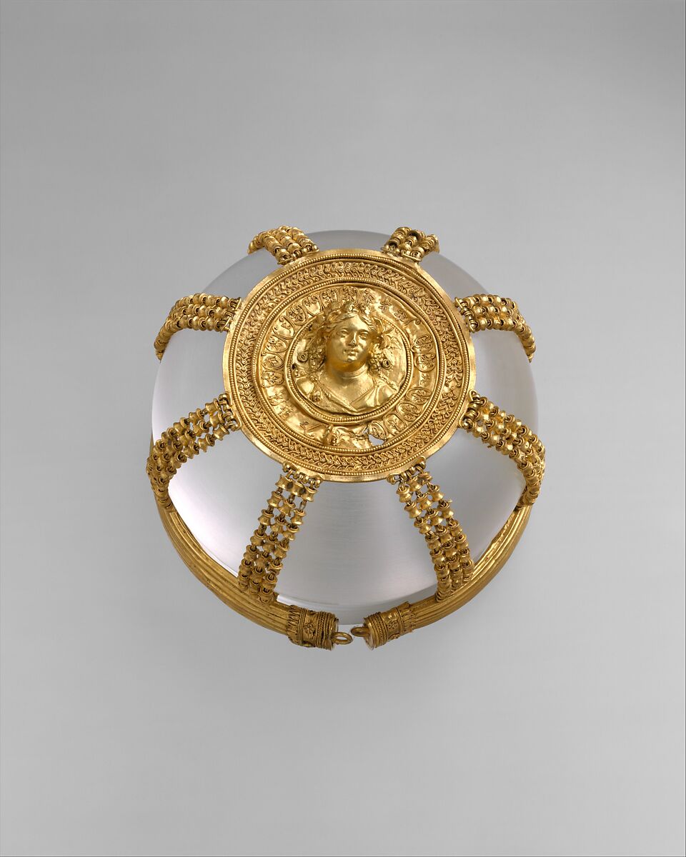 Gold openwork hairnet with medallion | Greek, Ptolemaic | Hellenistic | The Metropolitan Museum of Art