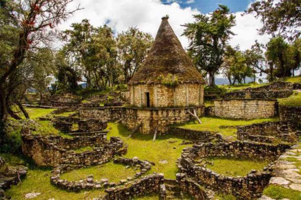 Archaeological remains, including a reconstructed circular dwelling, at Kuelap in Peru, a walled settlement built by the Chachapoya Cloud Warriors culture. (LindaPhotography / Adobe Stock)