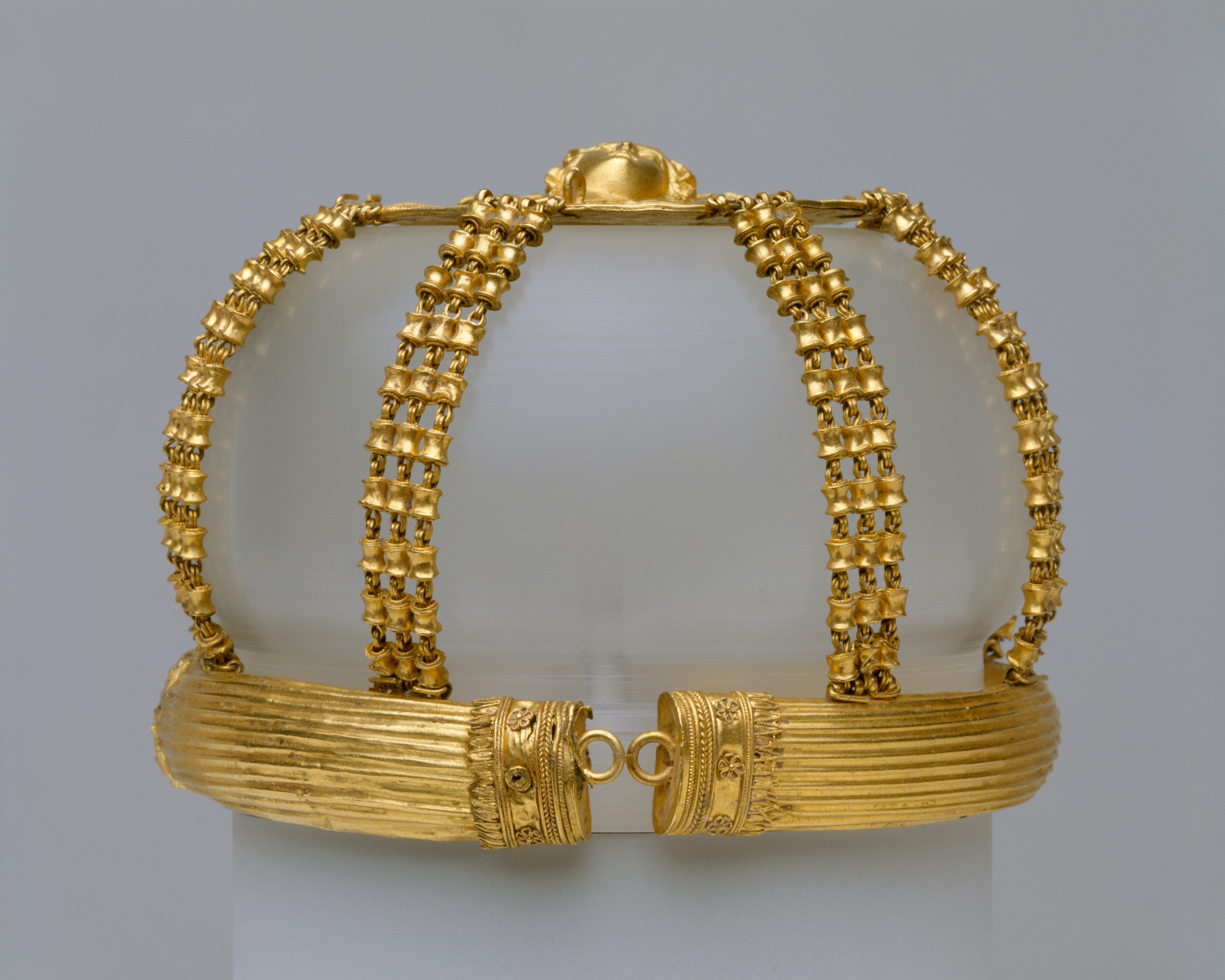 Gold openwork hairnet with medallion | Greek, Ptolemaic | Hellenistic | The Metropolitan Museum of Art