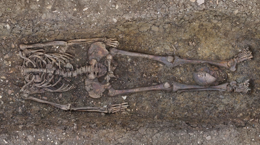 UK archeologists unearth Roman-era cemetery holding dozens of decapitated skeletons | Fox News