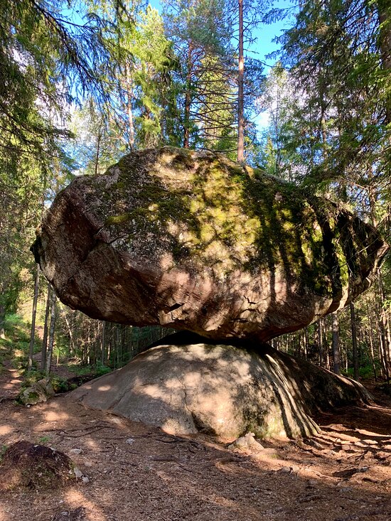 Kummakiven tarina - the odd stone's story - Ảnh của Kummakivi Boulder,  Ruokolahti - Tripadvisor