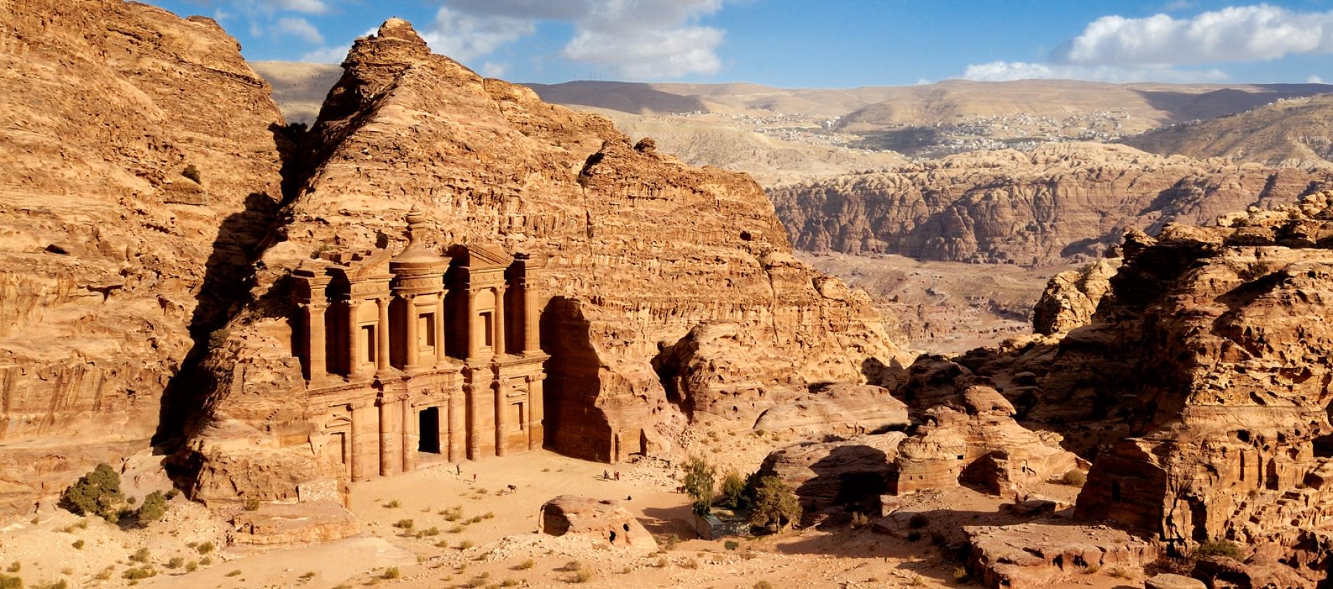 WORLDKINGS] Những địa điểm độc đáo trên thế giới (P.8) - Petra Nabataean  (Jordan): Thành phố cổ được xây dựng trong lòng núi đá của người cổ đại. -  HỘI KỶ LỤC