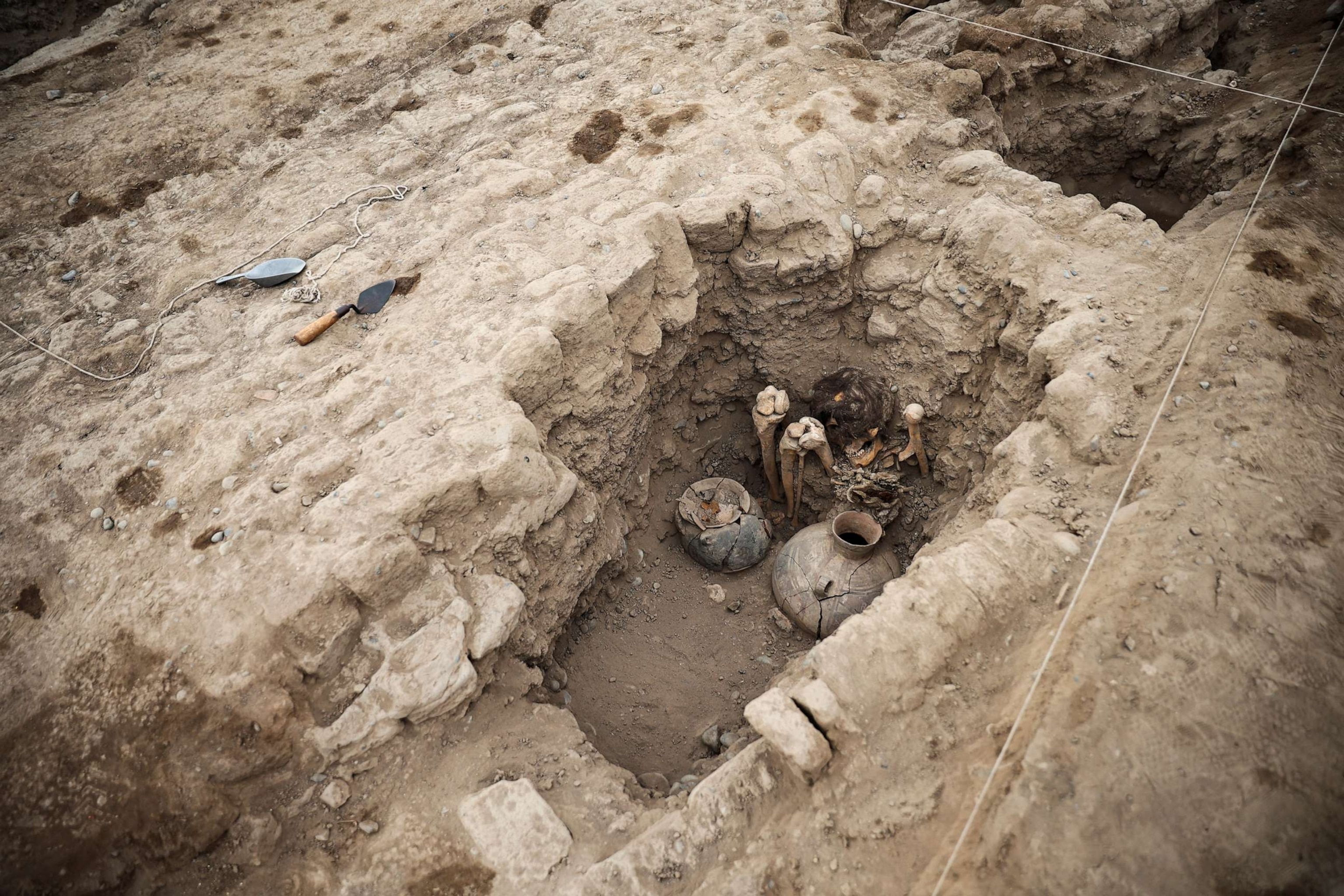Archaeologists discover 1,000-year-old mummy in Peru - ABC News
