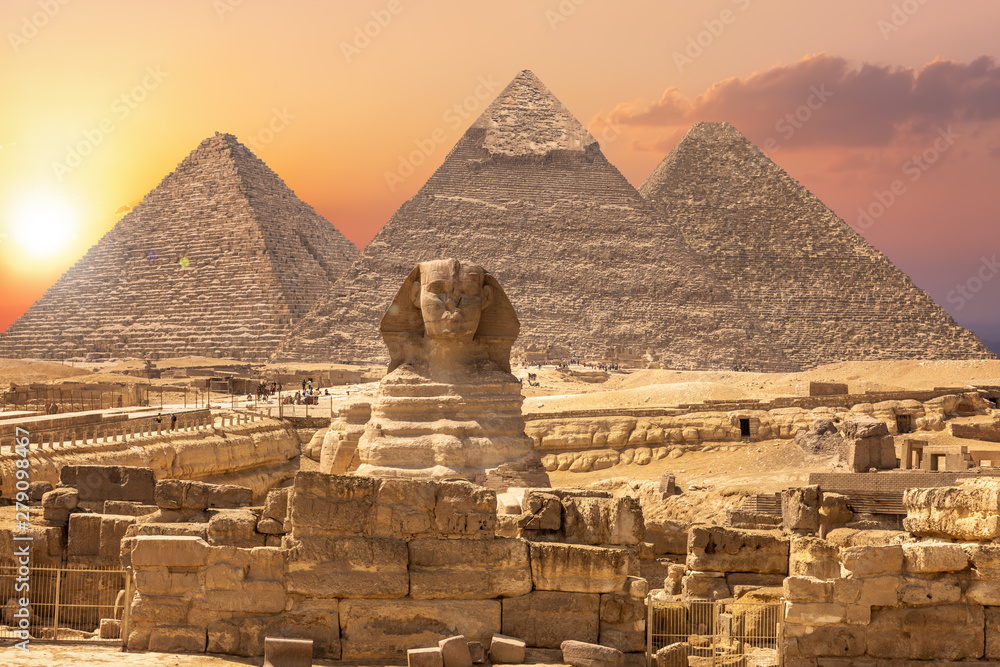 The Sphinx and the Piramids, famous Wonder of the World, Giza, Egypt, AlexAnton Foto, Poster, Wandbilder bei EuroPosters