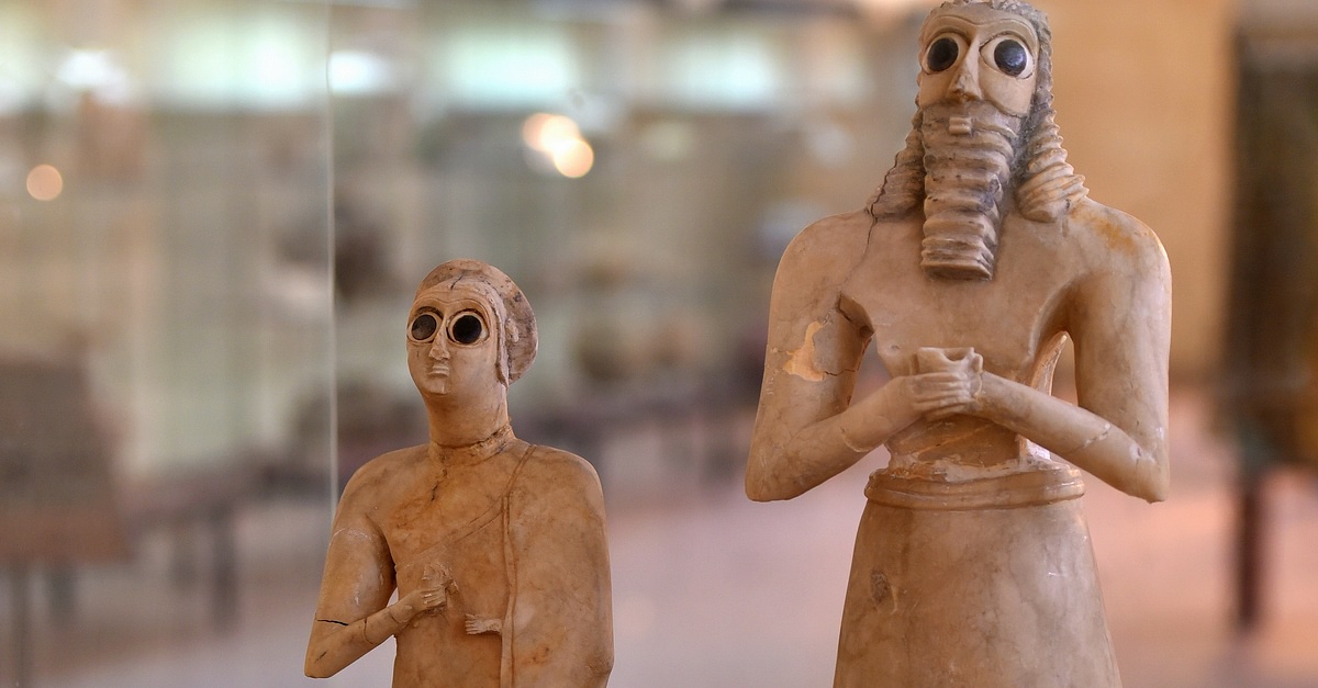 Sumerian Worshipers from Tell Asmar at the Iraq Museum (Illustration) -  World History Encyclopedia