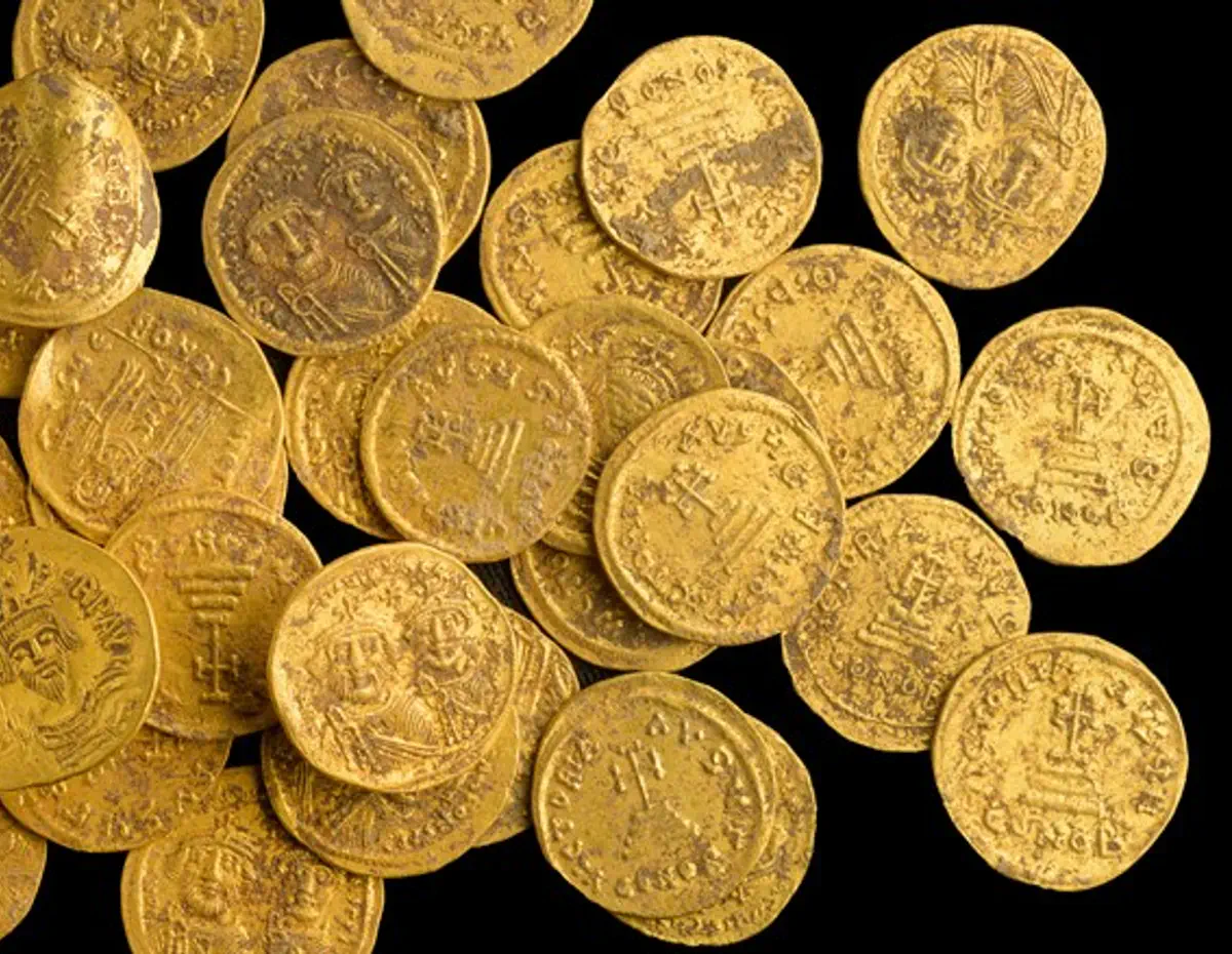 Hoard of ancient gold coins discovered in northern Israel | Israel National  News - Arutz Sheva