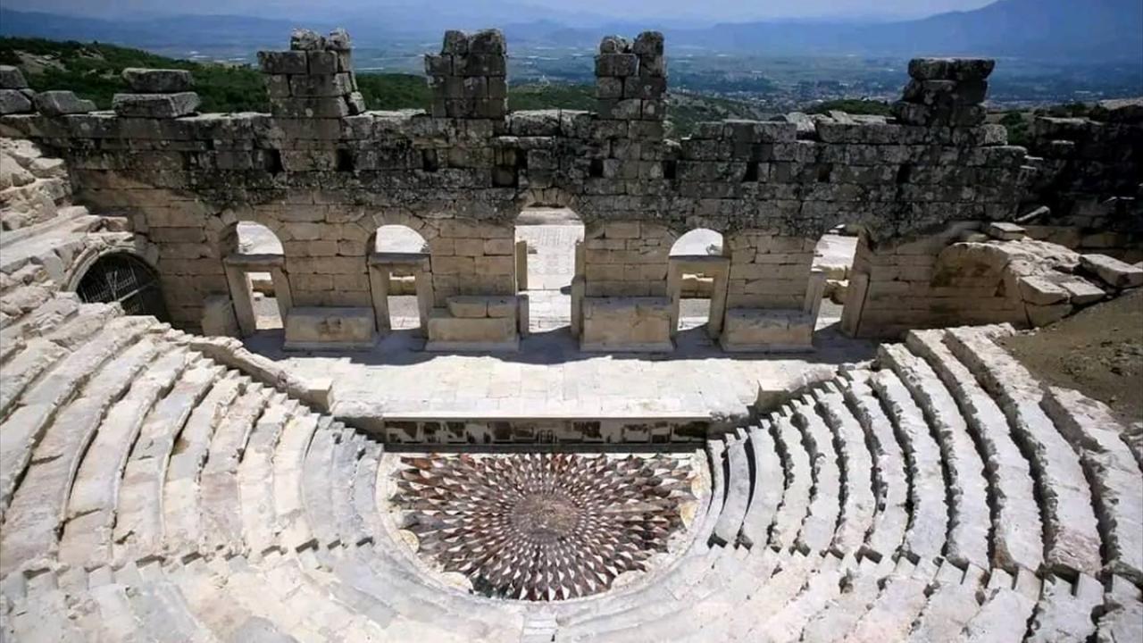 Kibyra Antik Kenti'nin gözbebeği Medusa Mozaiği ziyarete açıldı | TRT Haber Foto Galeri