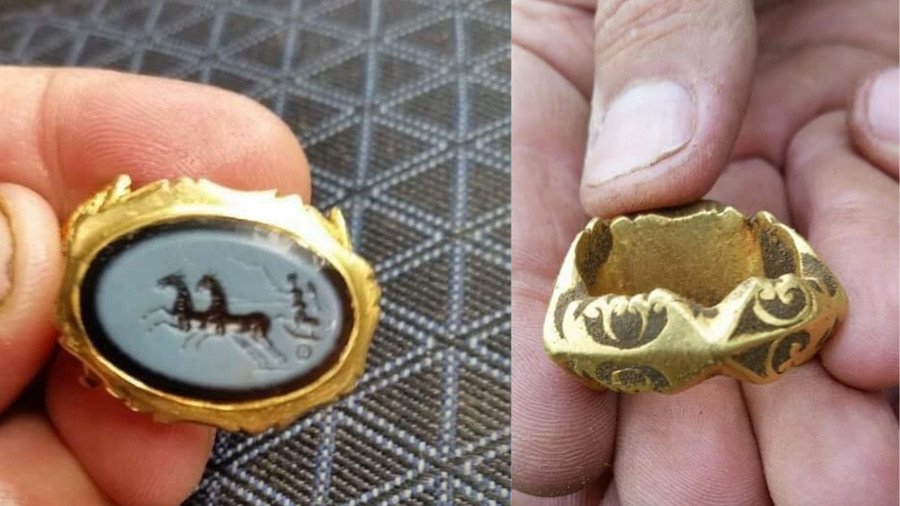 1,800yo Roman gold ring discovered by metal detectorist (PHOTOS) — RT UK  News