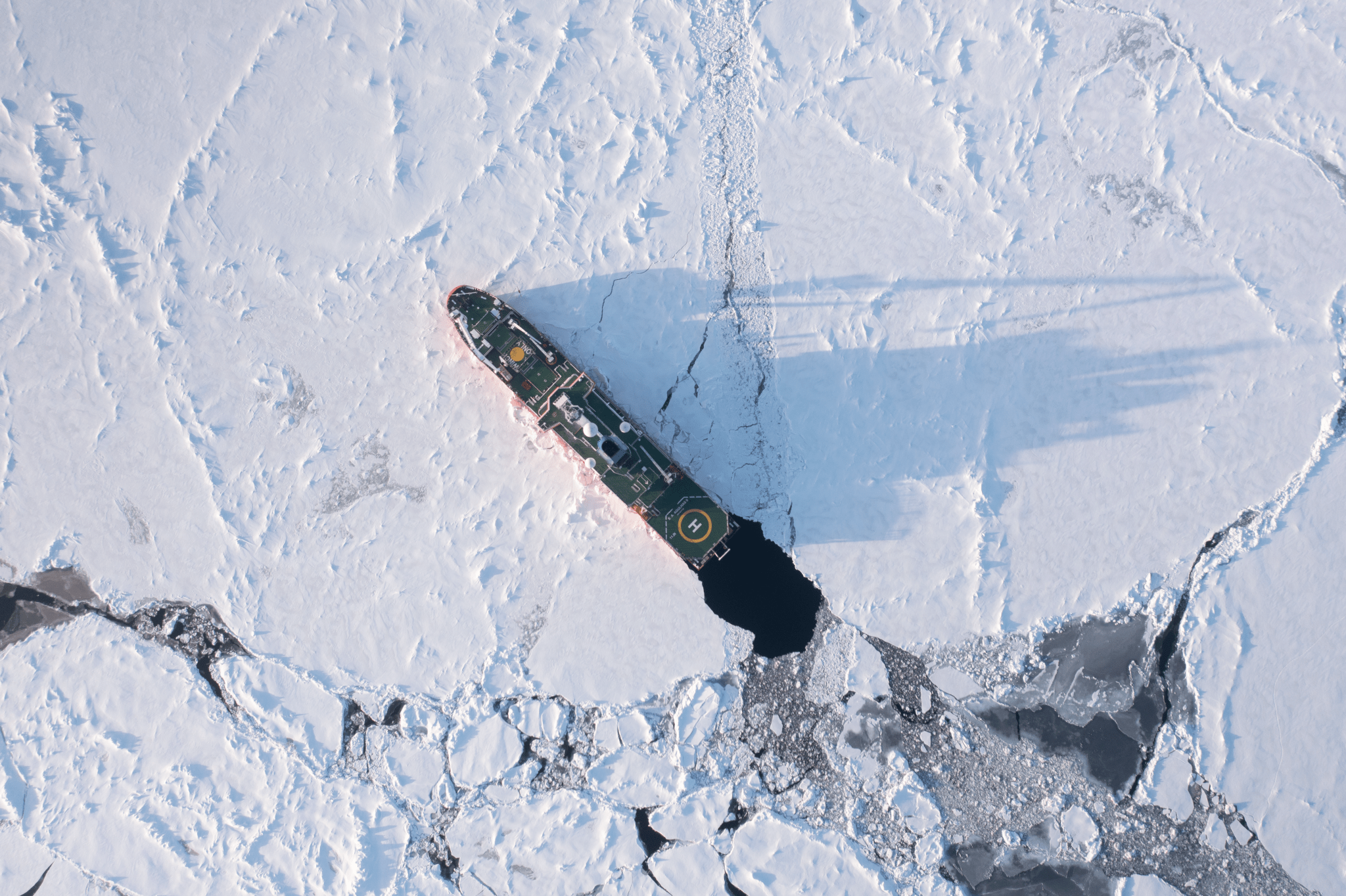 South African ice-breaking ship Agulhas II cuts through ice on its way to the HMS Endurance site.