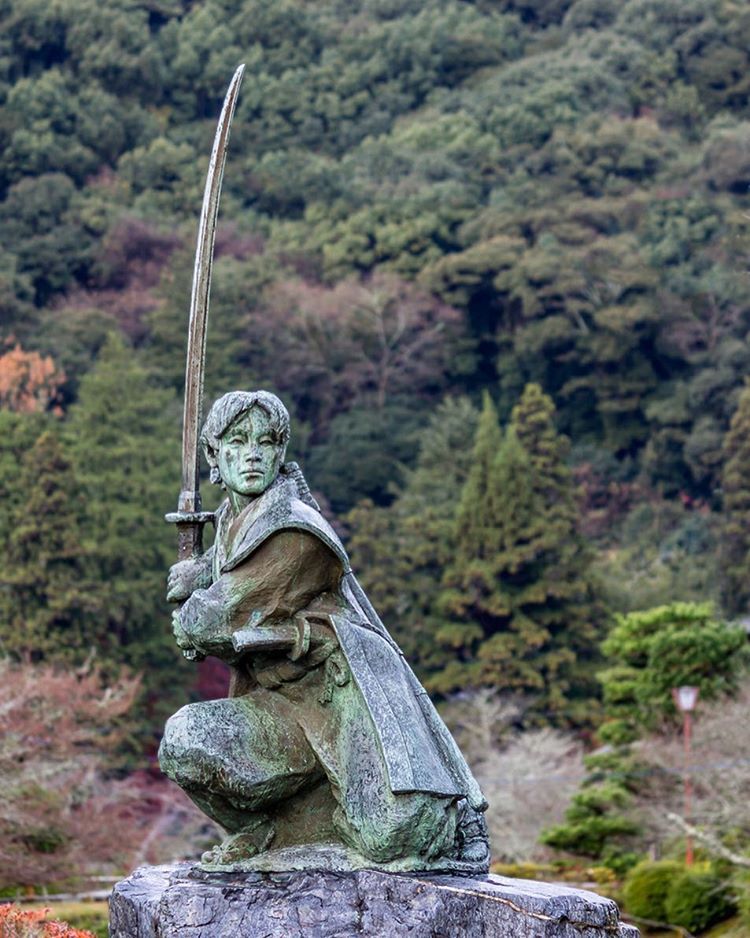 Statue Of Kojiro Sasaki And Musashi Miyamoto Yamaguch - vrogue.co