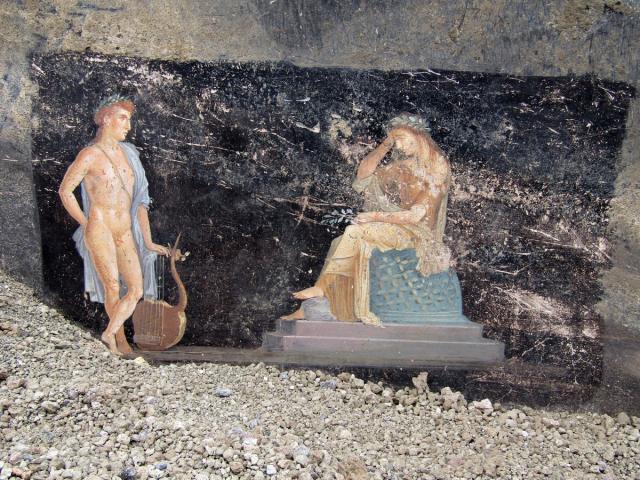 Pompeii: Stunning new paintings unearthed at ancient buried city