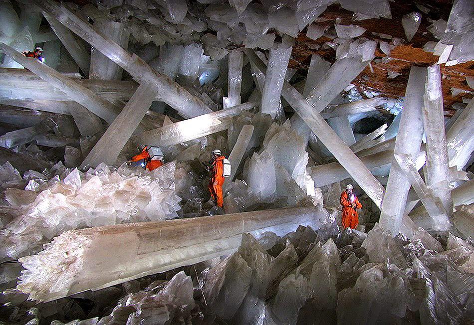 Giant Crystal Cave at Naica, Mexico : r/Damnthatsinteresting