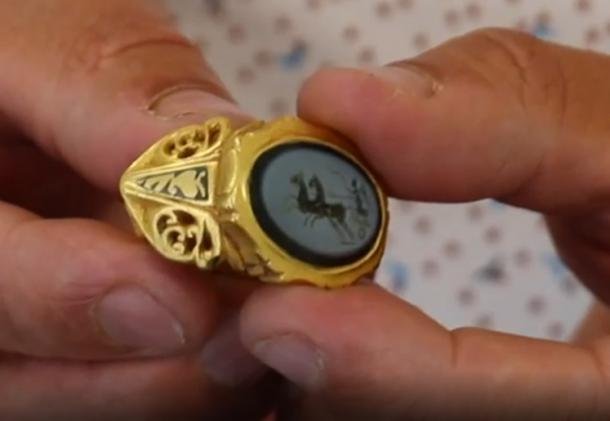 A 1,800-year-old Roman signet ring engraved with the goddess of Victory  Found in a field in Somerset