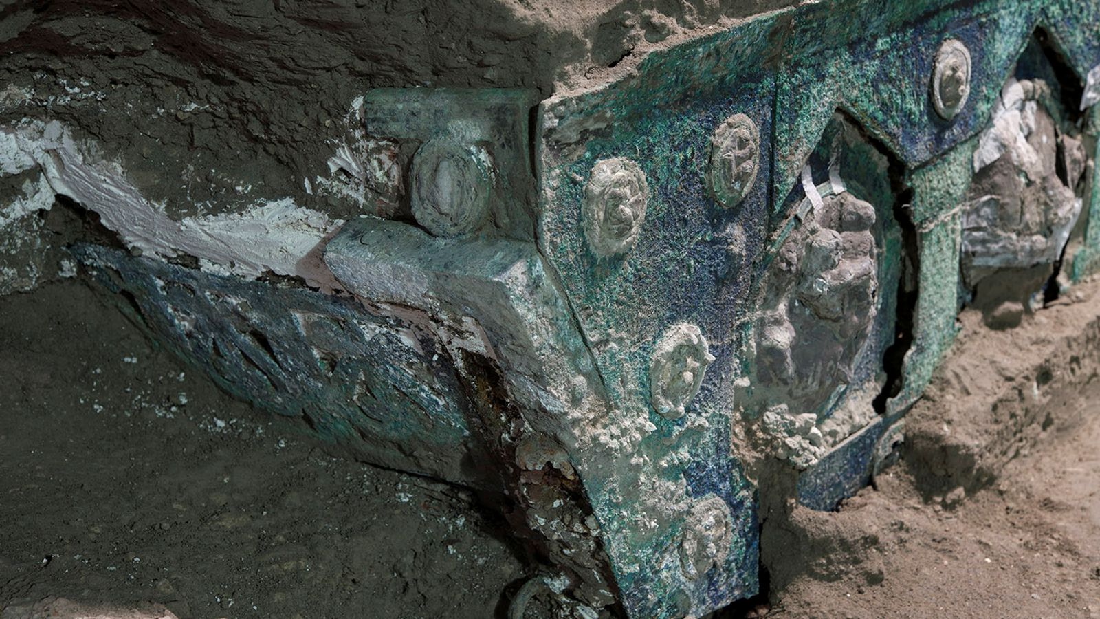 Pompeii: Ceremonial chariot discovered in ruins of settlement outside walls  of ancient city | World News | Sky News