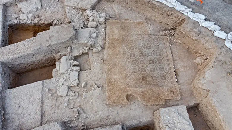 Impressive 1,600-year-old mosaic uncovered in central Israel | Israel  National News - Arutz Sheva