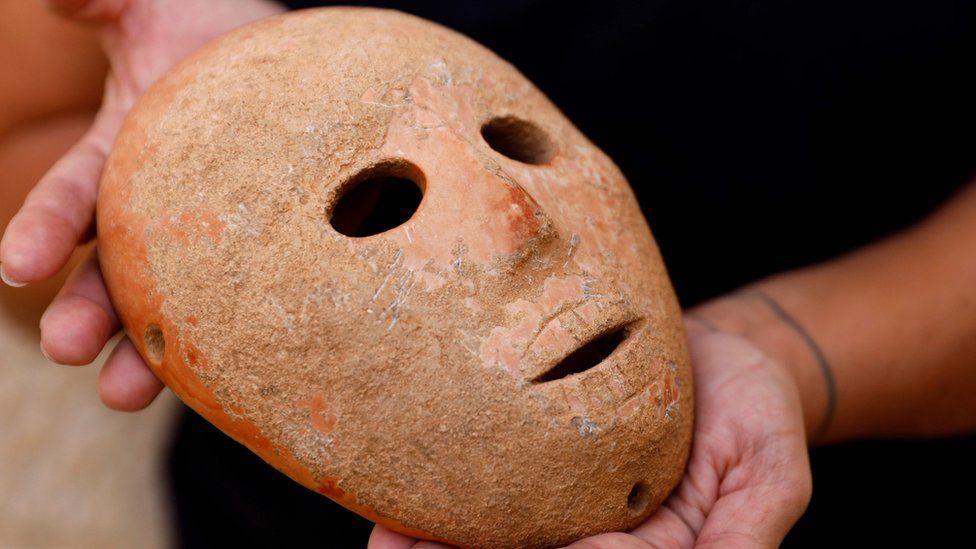 Israel unveils 9,000-year-old mask from the West Bank - BBC News