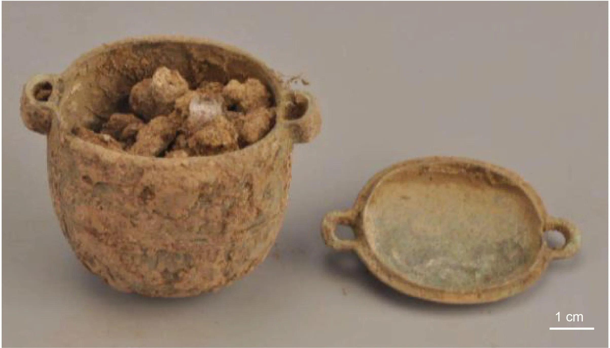 2,700-Year-Old Face Cream Made From "Moonmilk" Found In Ancient Chinese Tomb | IFLScience