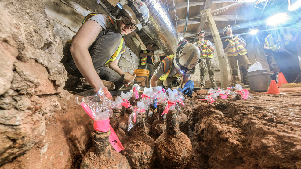 PHOTOS: 18th-century bottles of preserved fruit unearthed at George  Washington's mansion