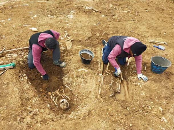 Archaeologists excavating lavish graves at the elite necropolis near Rome