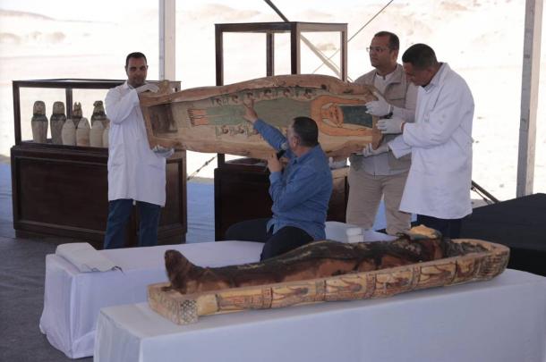 Dr. Mustafa Waziri, revealing the wooden coffin