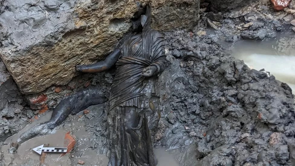 A Trove of 'Exceptional' stunningly preserved bronze statues found at an Ancient Thermal Spa in Tuscany, Italy - Arkeonews