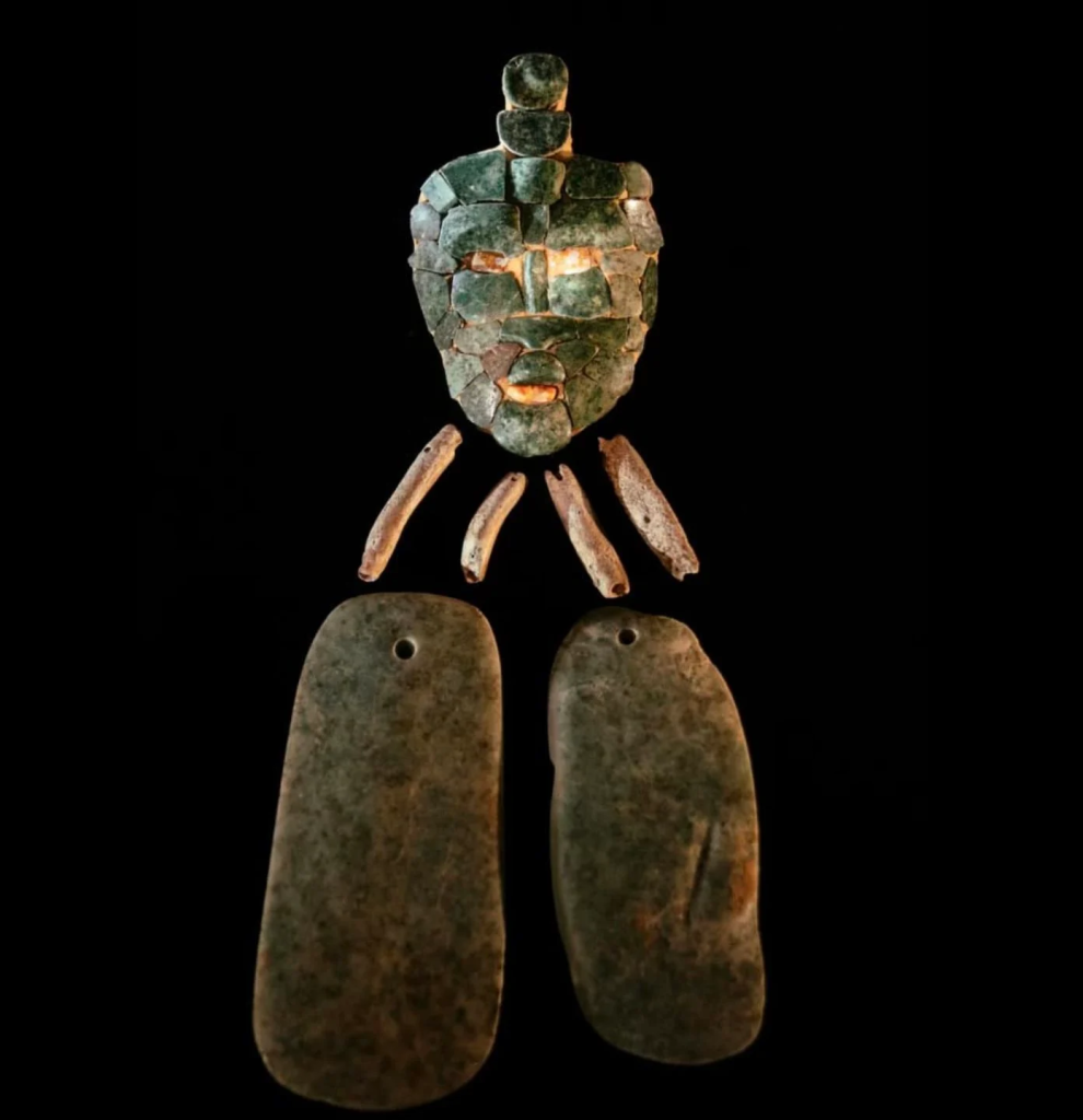 A Stunning Jade mask discovered in tomb of Maya King in Guatemala - Arkeonews