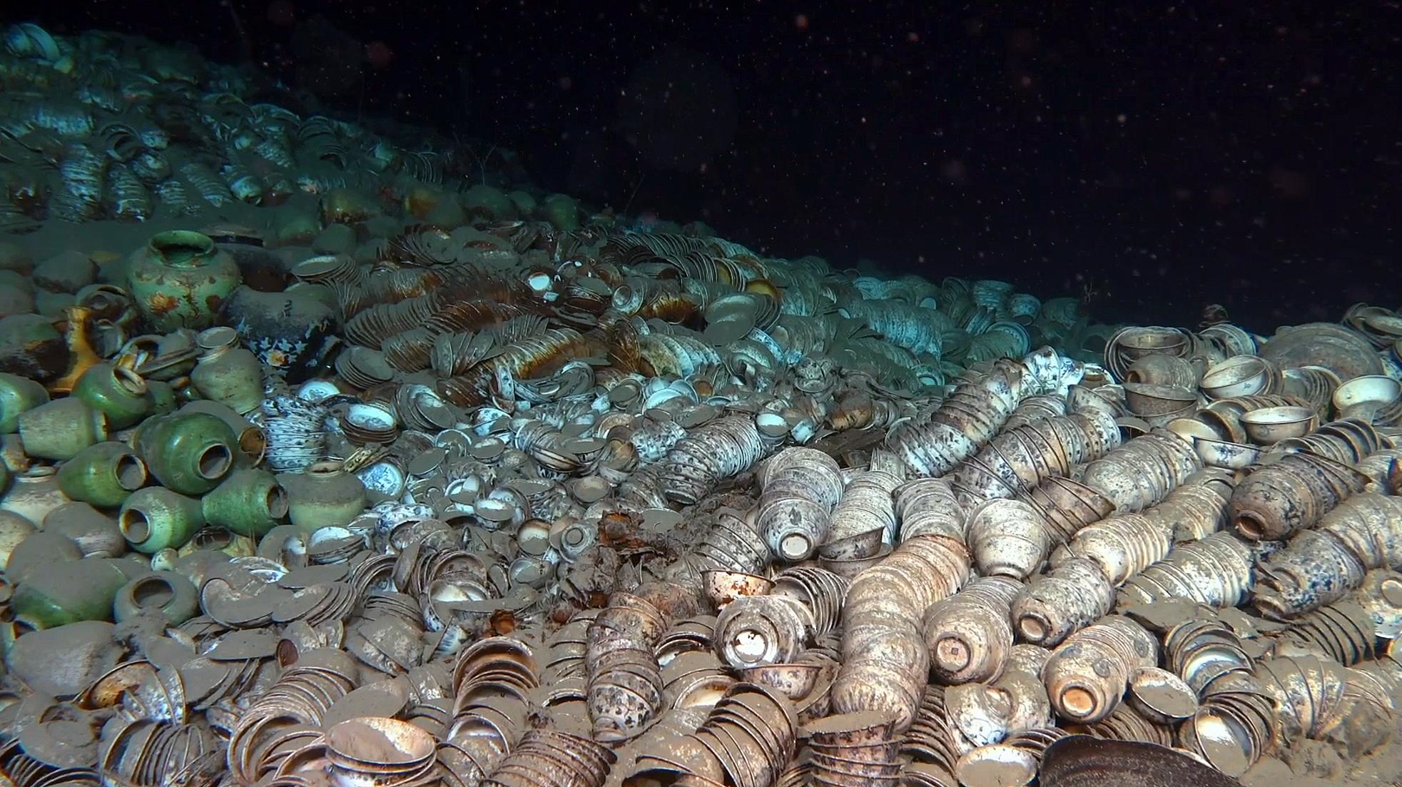 Ming Dynasty shipwrecks laden with porcelain, wood found in South China Sea – The History Blog