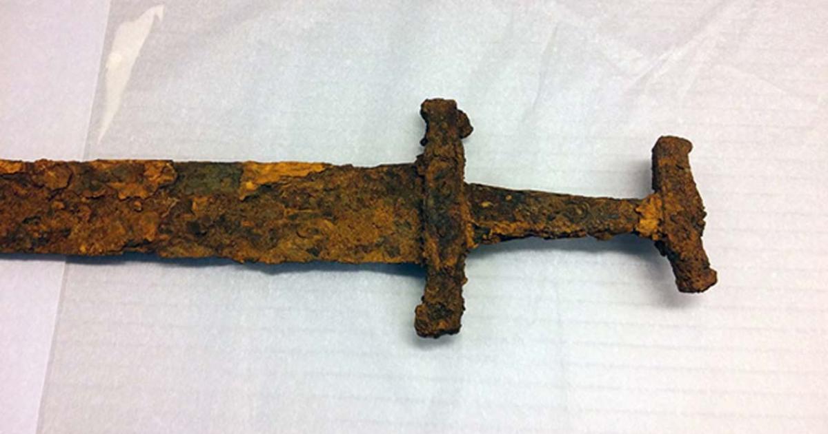 1,000-Year-Old Viking Sword Discovered in Iceland by Men Hunting Geese |  Ancient Origins