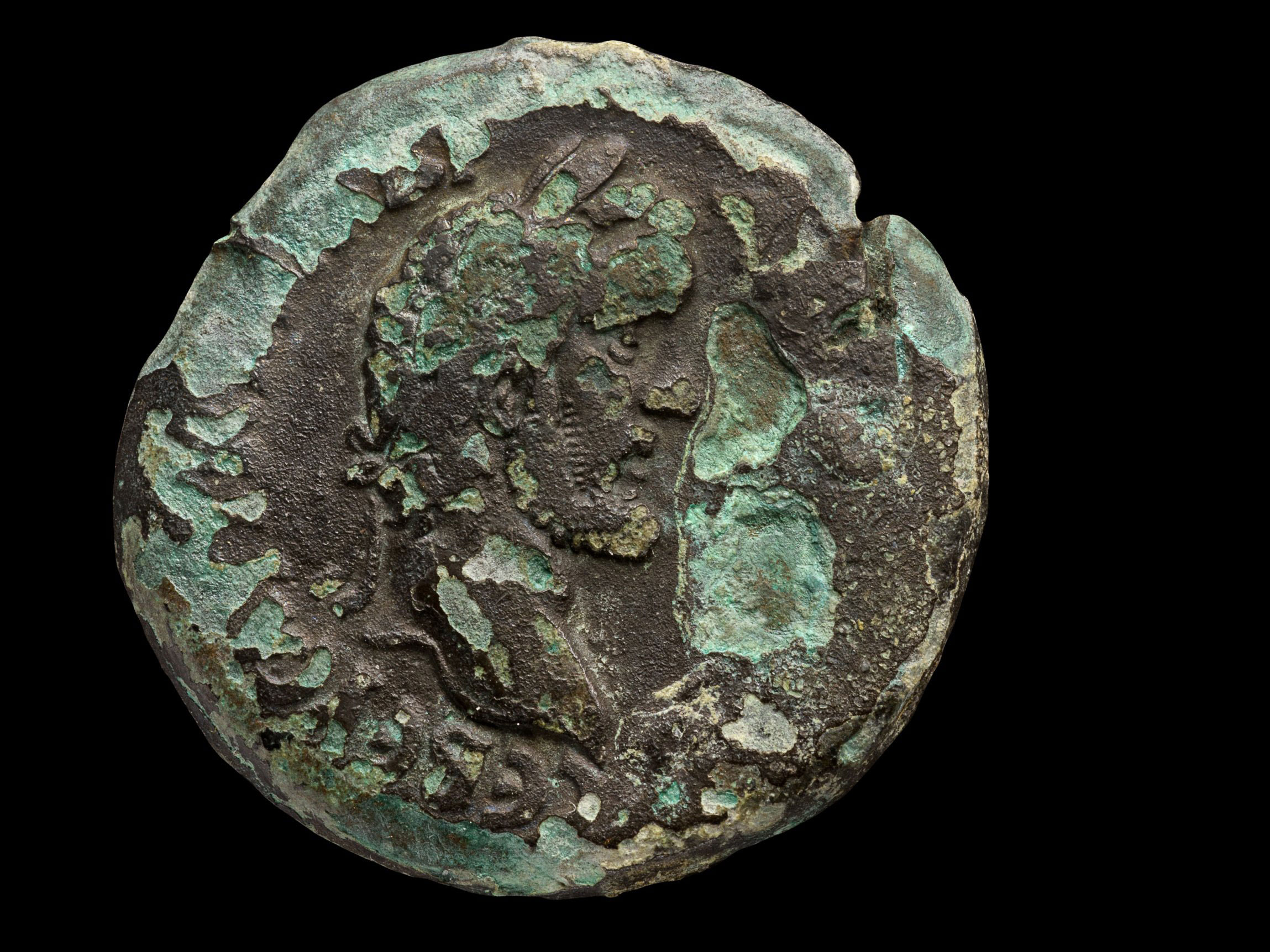 Spectacular rare bronze coin depicting the moon goddess