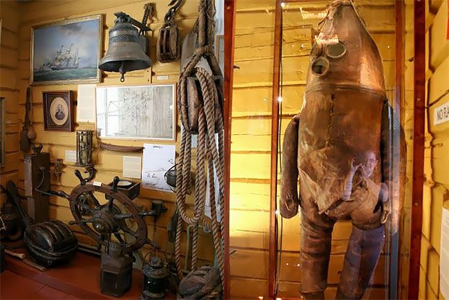 One Of The Oldest Diving Suits In Existence – Called Wanha Herra – Design  You Trust | Scafandro