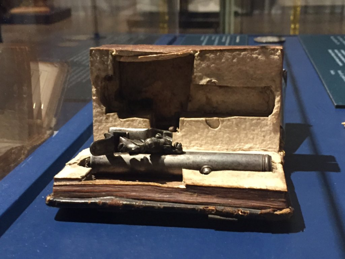 Here's a Bible-Gun That Belonged to Francesco Morosini, Doge of Venice. It Could Be Fired Without Opening the Book! | Vintage News Daily