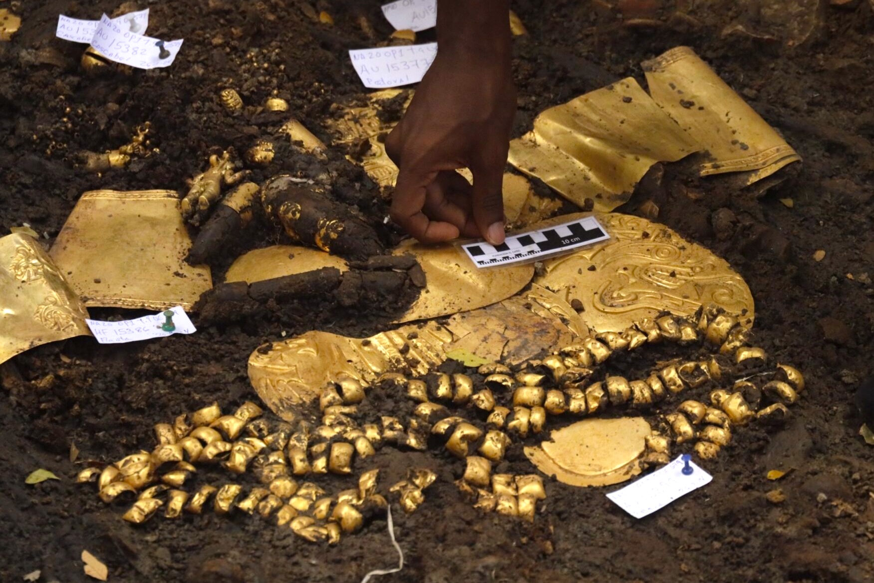 Gold Ensemble of 'Incalculable' Value Found in Tomb of Ancient Lord -  Newsweek