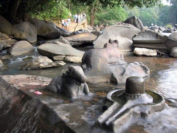 What are the prehistoric, historic, and modern destinations where Sahasra  (1000) Lingas are established? - Quora