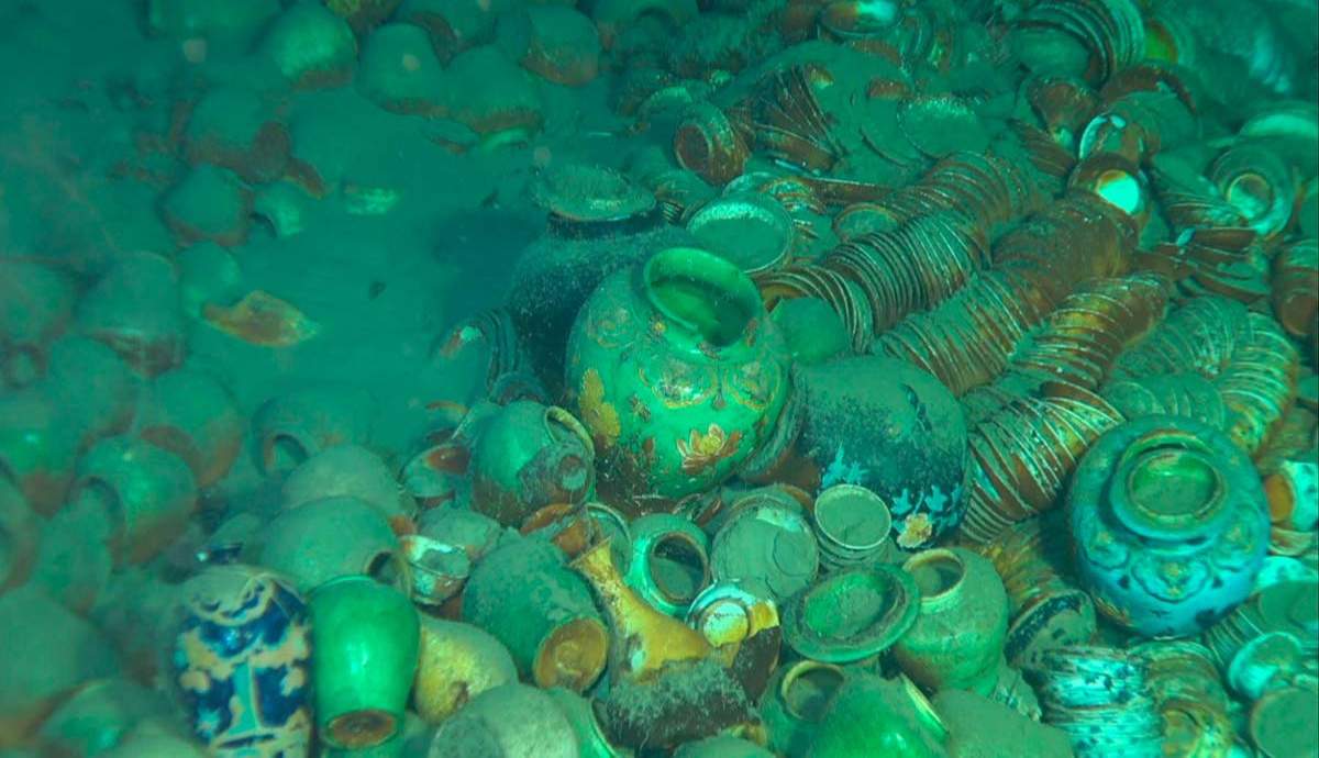 Ming Dynasty Artefacts Found in South China Shipwreck