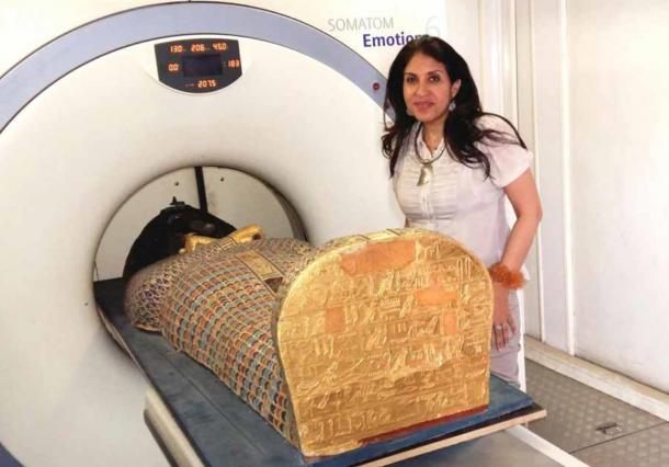 Dr Sahar Saleem placing the mummy of Seqenenre in the CT scanner. 