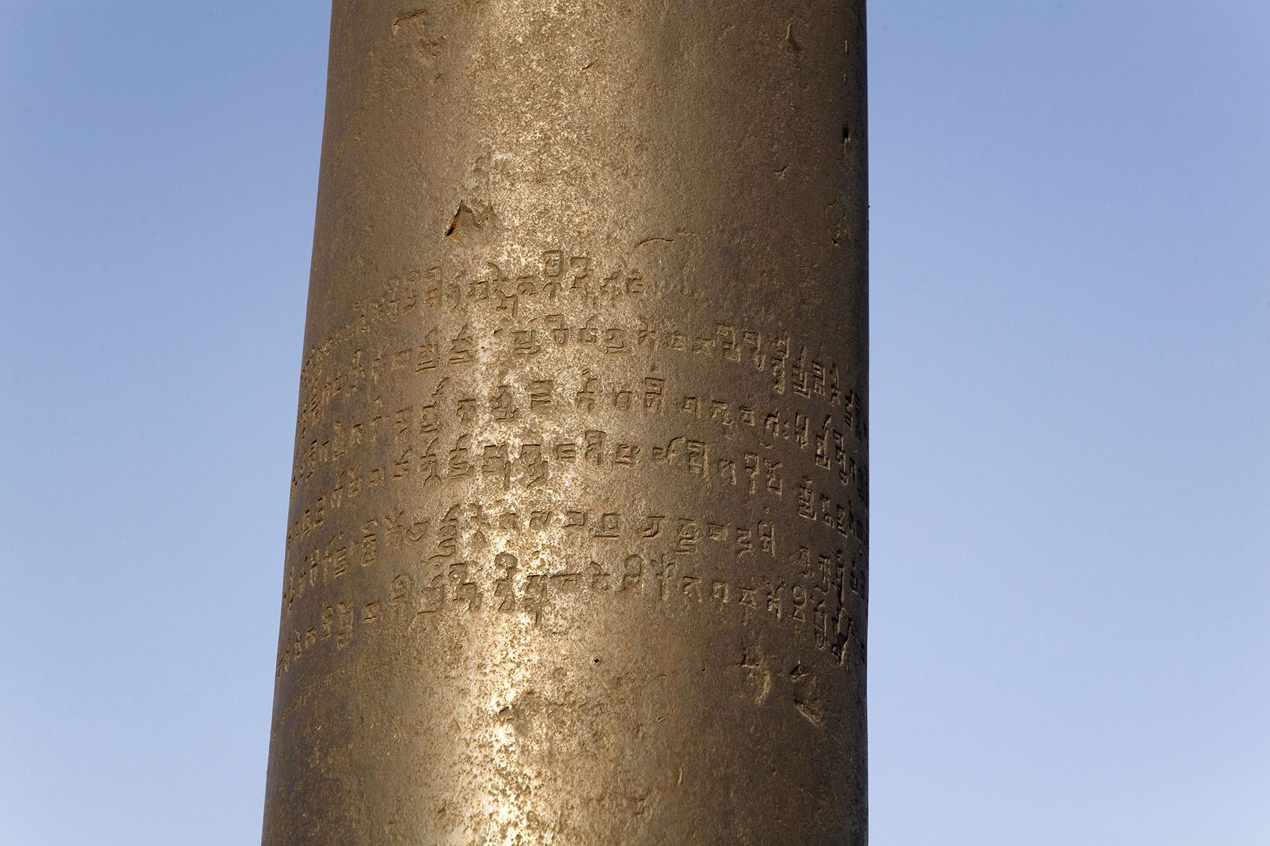 New Delhi's Iron Pillar has been exposed to the elements for centuries. So  why hasn't it ever shown signs of rust? | CNN