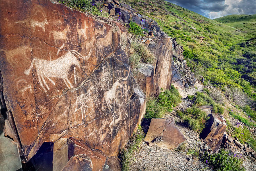 Tanbaly Petroglyphs - rock carvings protected by UNESCO