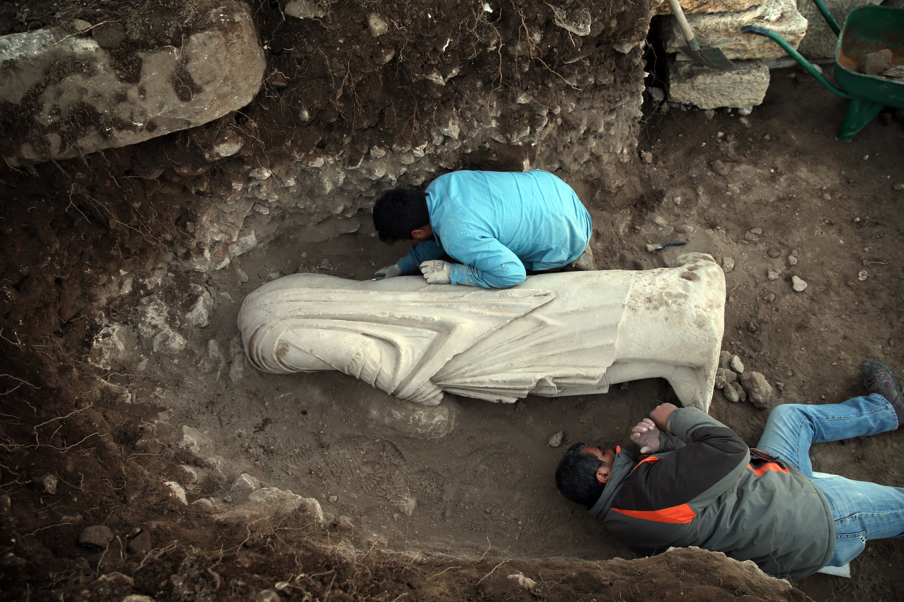 2,000-year-old statues unearthed in Turkey's western Uşak province | Daily Sabah