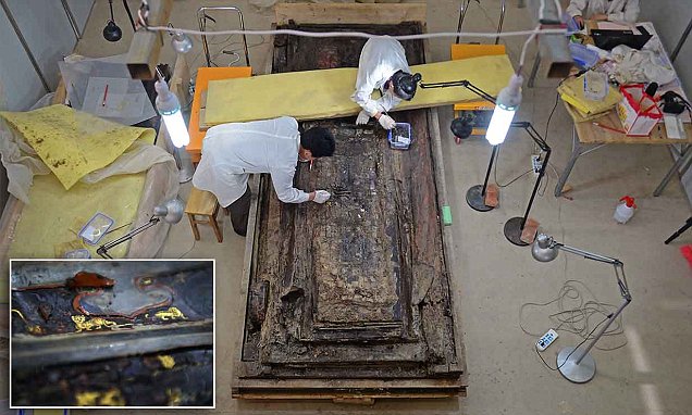 Experts examine West Han Dynasty coffin from 2,000-year-old tomb belonging  to Liu He | Daily Mail Online