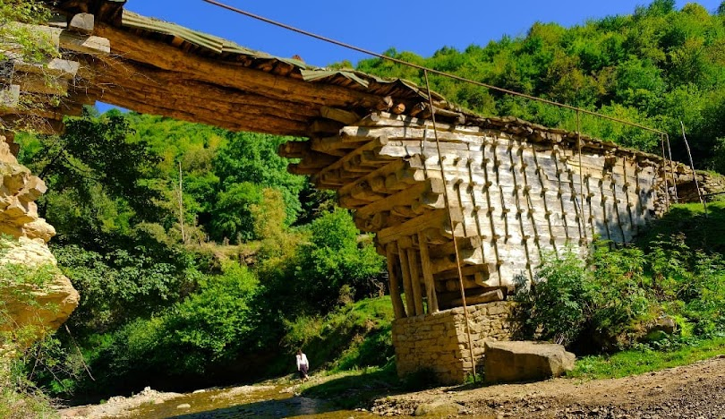 Scirex on X: "The Dagestan Bridge is a 200-year-old wooden bridge near  Gulli village, Russia. No nails were used in its construction, relying  solely on interlocking wooden joints to hold it together.