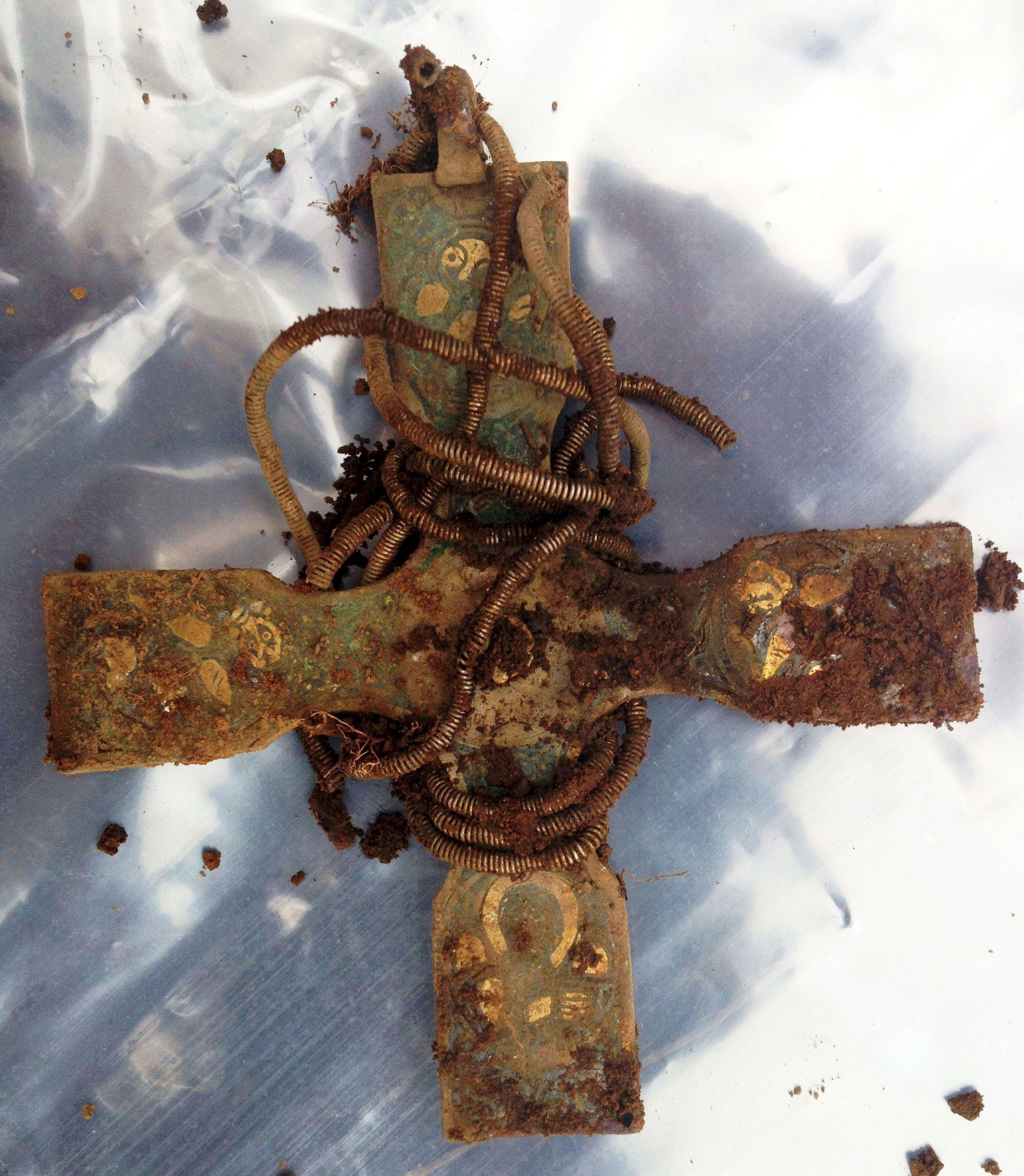 Dazzling Viking-era silver cross that 'belonged to Scottish king' revealed  by experts | The US Sun