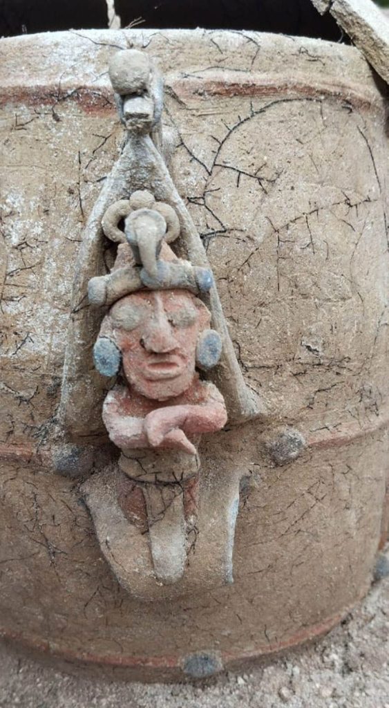 Funerary urn depicting Maya corn god uncovered during Maya Train work -  Arkeonews