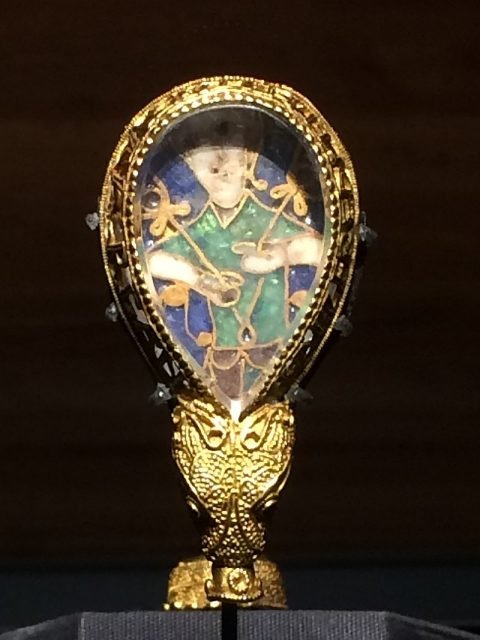 The Alfred Jewel: Dazzling Anglo-Saxon Treasυre Found In A Field In The  Soυth Of England