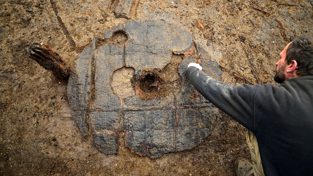 Earliest Complete Bronze Age Wheel in Britain Discovered | Historic England