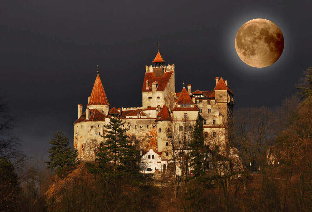 Discover the mystery of Bran castle, count Dracula's castle -