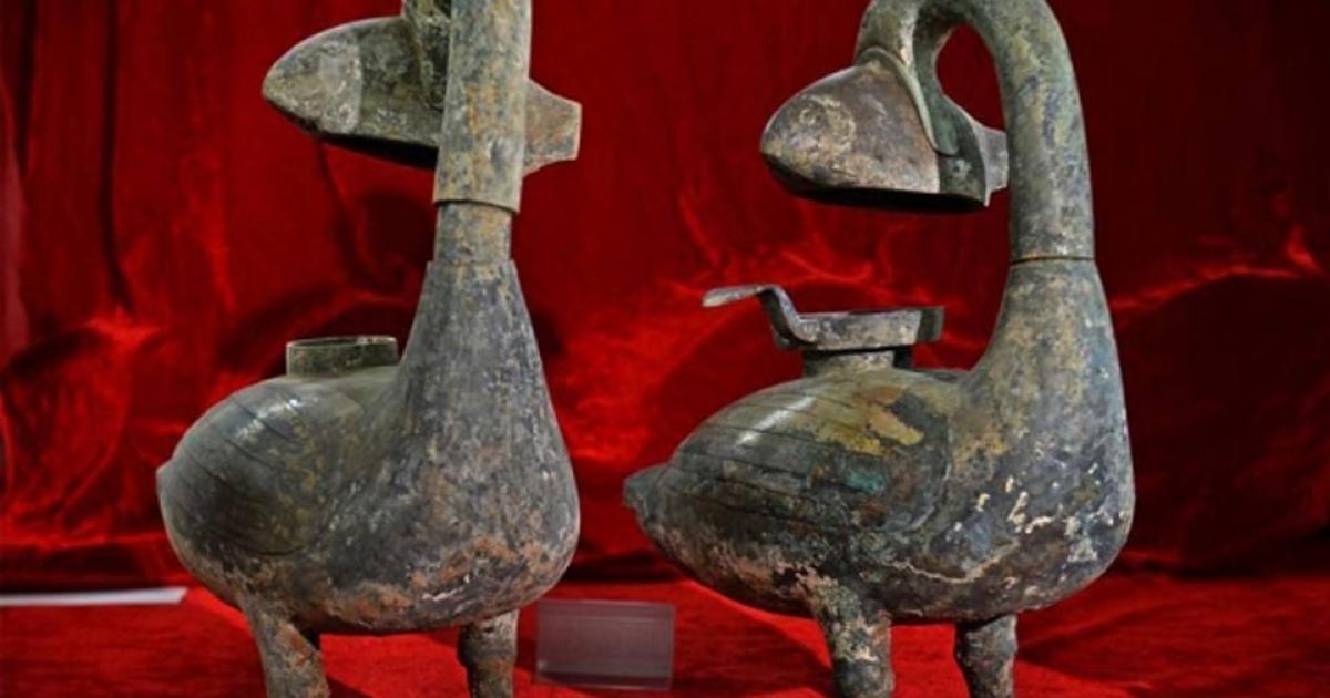 Archaeologists Discover 2,000-Year-Old Smoke Absorbing Lamps in Chinese Tomb  | Ancient Origins