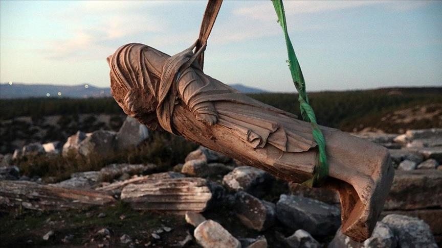 Archeologists unearth 2,000-year-old statues in western Turkey